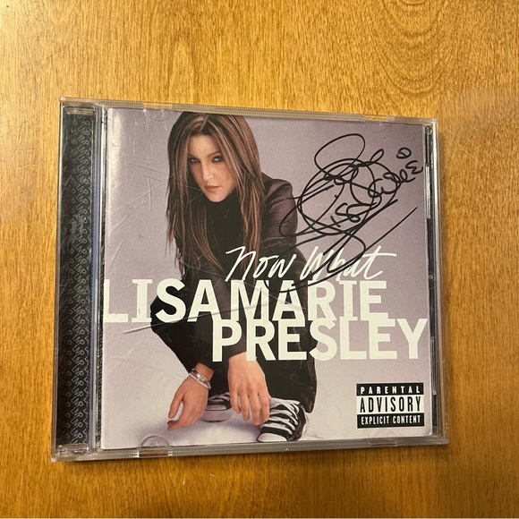 Lisa Marie Presley Autographed Now What CD V - Picture 3 of 7